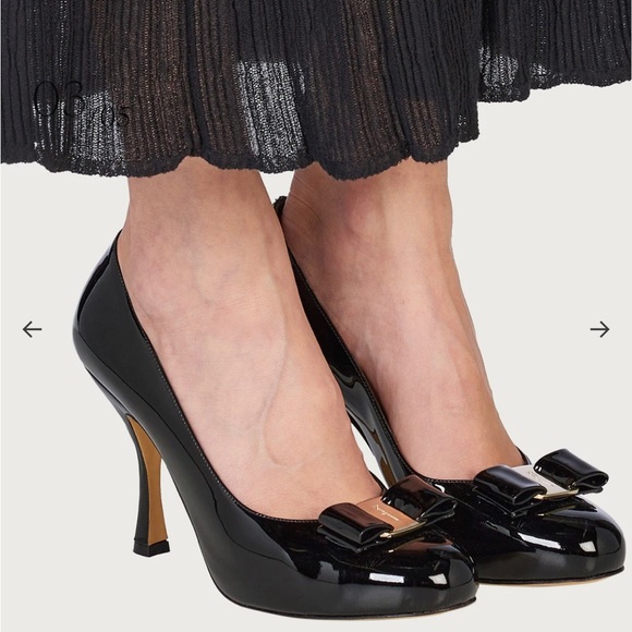 Pristine Salvatore Ferragamo Vera Bow heels - Picture 10 of 10